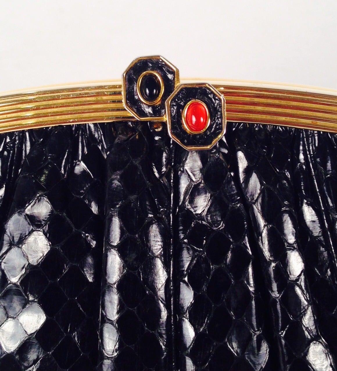 Vintage Judith Leiber Black Snakeskin Evening Bag With Jeweled Clasp In Excellent Condition For Sale In Palm Beach, FL