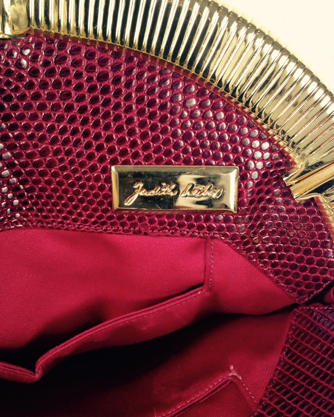 Vintage Judith Leiber Burgundy Lizard Evening Bag With Jeweled Clasp In Excellent Condition For Sale In Palm Beach, FL