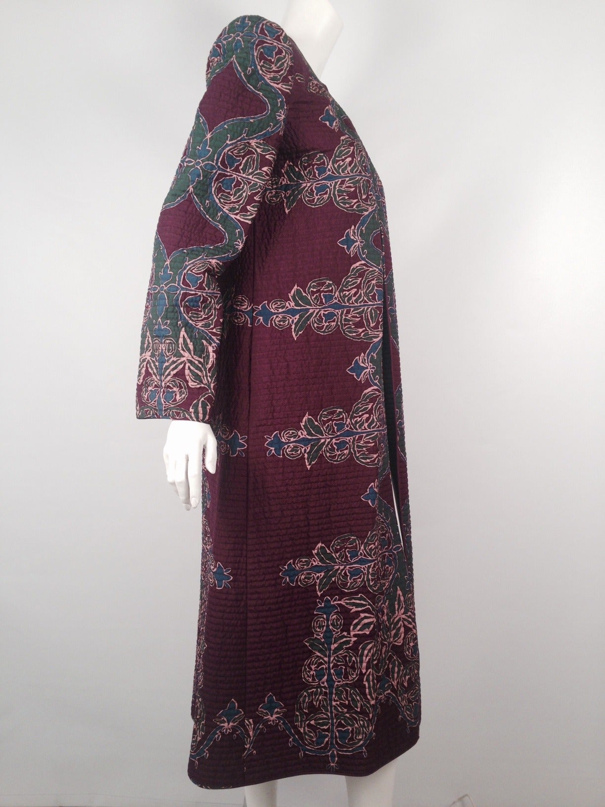 Vintage Mary McFadden Quilted Aubergine Print Silk Coat In Excellent Condition For Sale In Palm Beach, FL