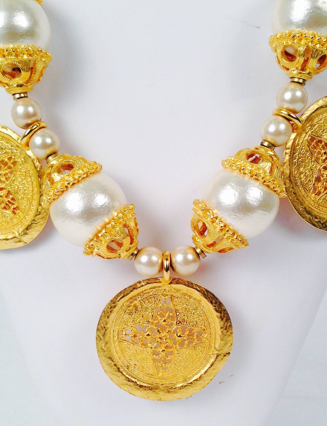 Rare Kenneth Jay Lane Statement Necklace In Excellent Condition For Sale In Palm Beach, FL