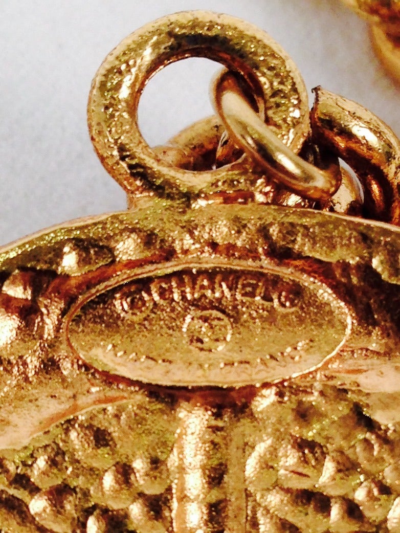1980s Chanel Runway Coat Of Arms Sophisticated Choker In Excellent Condition For Sale In Palm Beach, FL