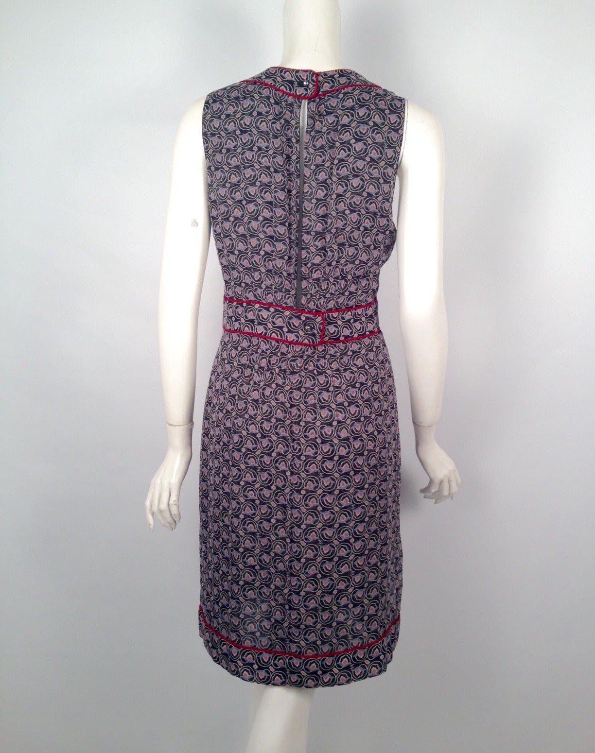 Spring 2004 Chanel Navy Silk Floral Print Sleeveless Dress In Excellent Condition For Sale In Palm Beach, FL