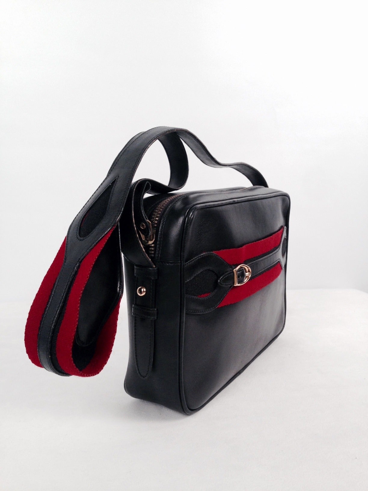 Vintage Gucci Black Leather Camera Bag For Sale at 1stdibs