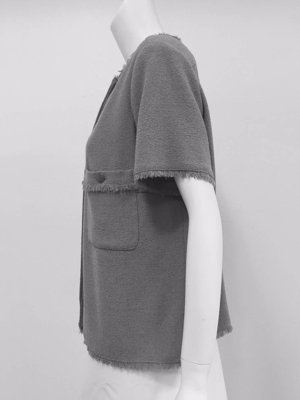 Chanel Cruise 2008 Steel Grey Wool Short Sleeve Blouse With Chain Weight at Hem In Excellent Condition In Palm Beach, FL
