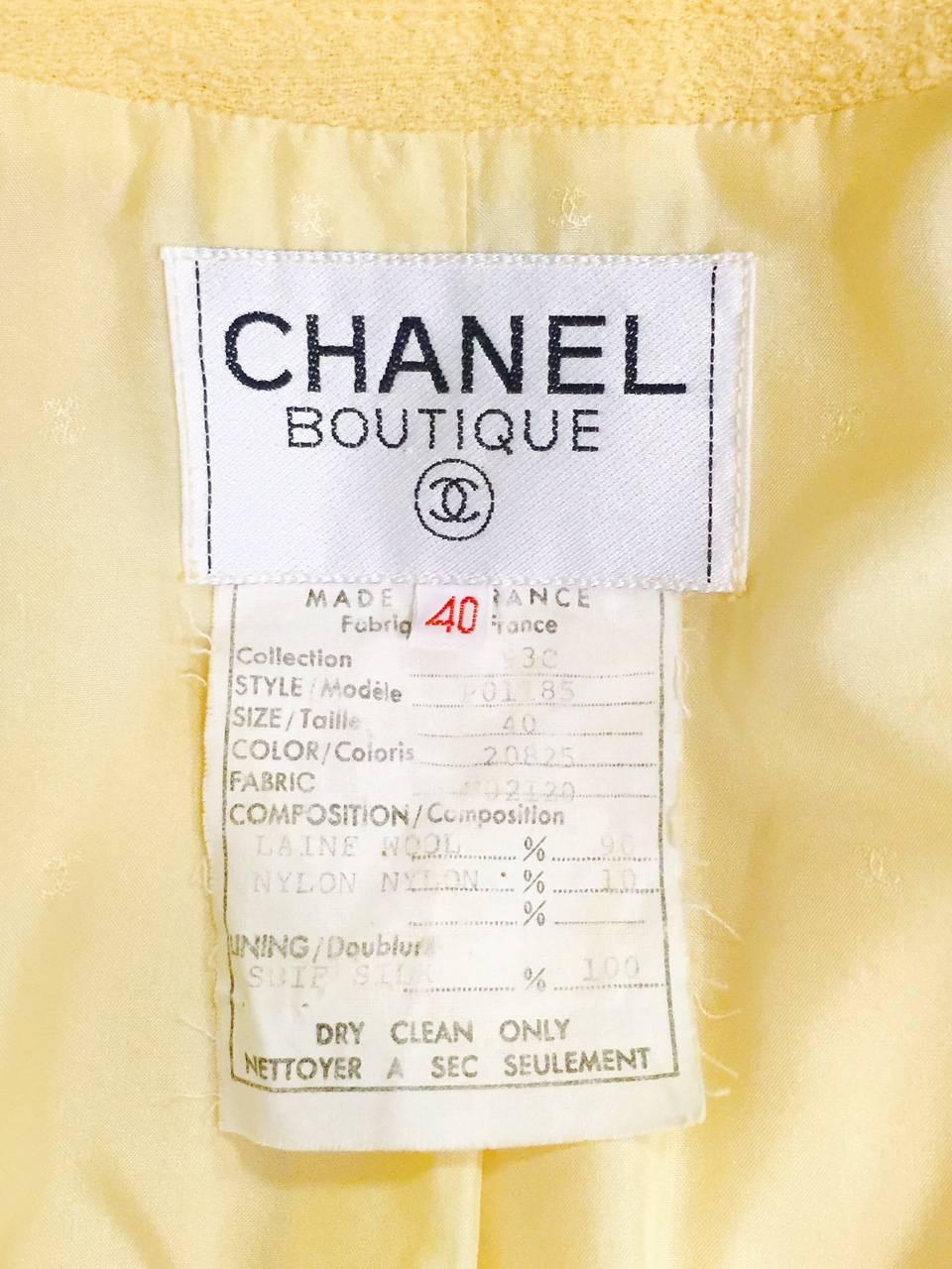 Women's Chanel Boutique 1993 Cruise Butter Boucle Wool Jacket With Gold Buttons For Sale