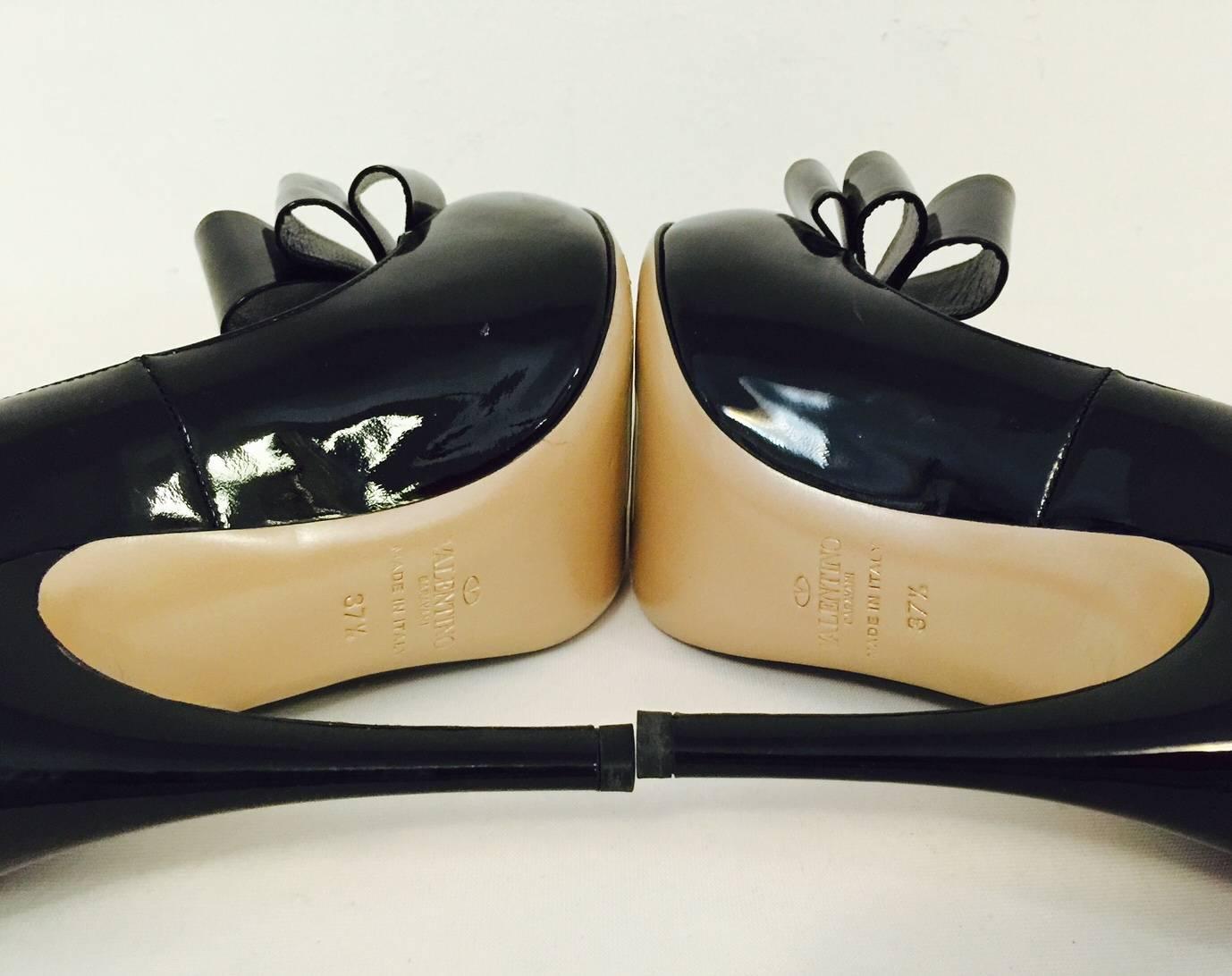 Valentino Garavani Black Patent Leather High Heel Pumps With Exuberant Bow  2