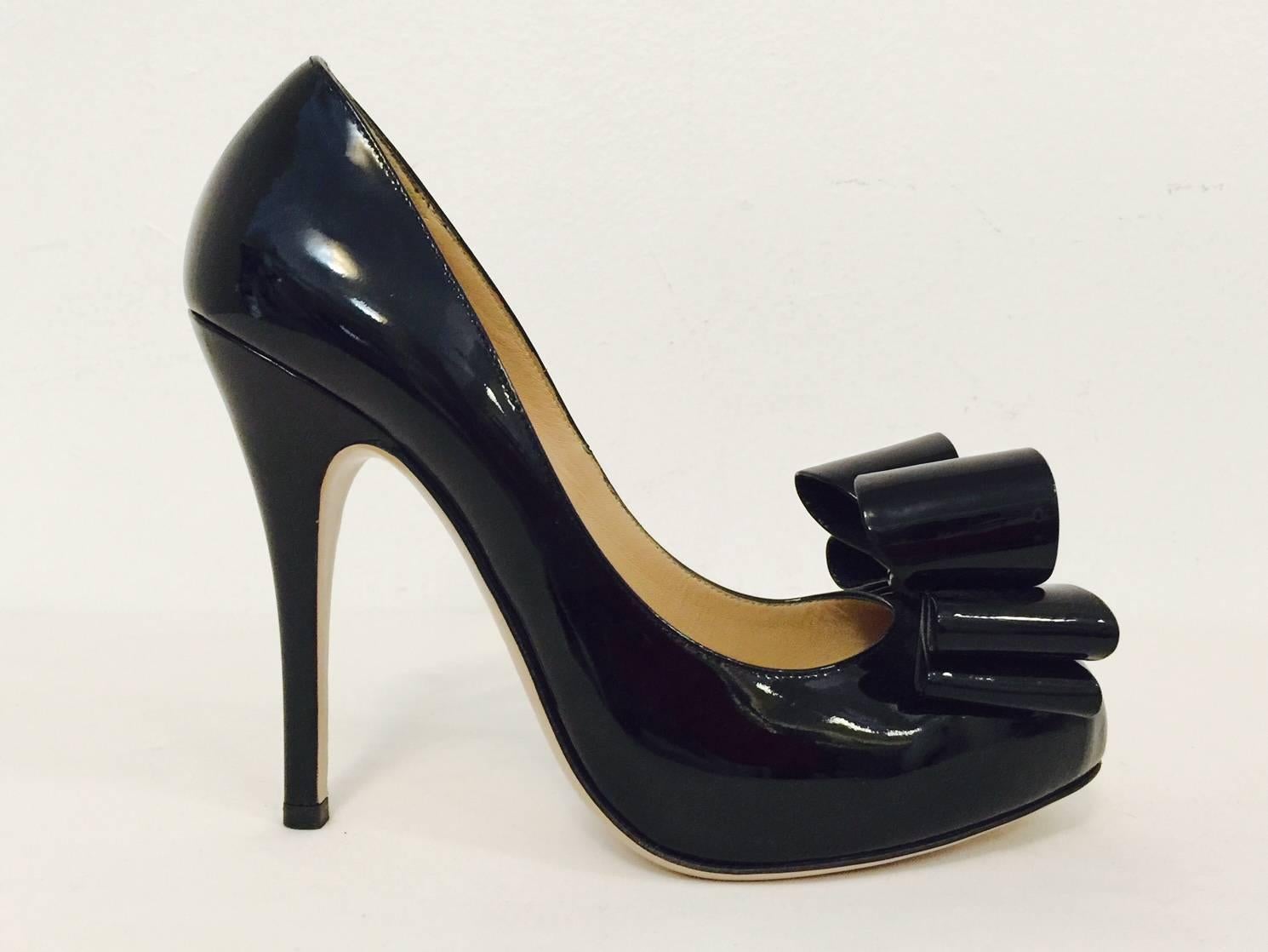 Women's Valentino Garavani Black Patent Leather High Heel Pumps With Exuberant Bow 