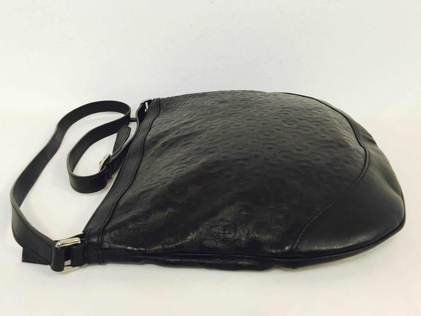 Gucci Guccissima Large Horsebit Chain Hobo is a must for any connoisseur of Italian crafted handbags!  Features signature stamped leather body and smooth leather trim.  Top zippered closure reveals deep chocolate fabric lining, one zippered