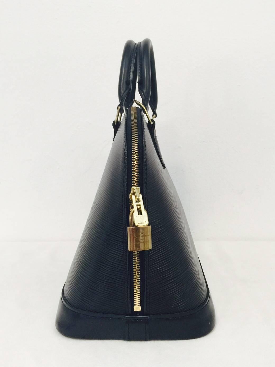 Women's Luxurious Louis Vuitton Black Epi Alma PM Excellent Condition