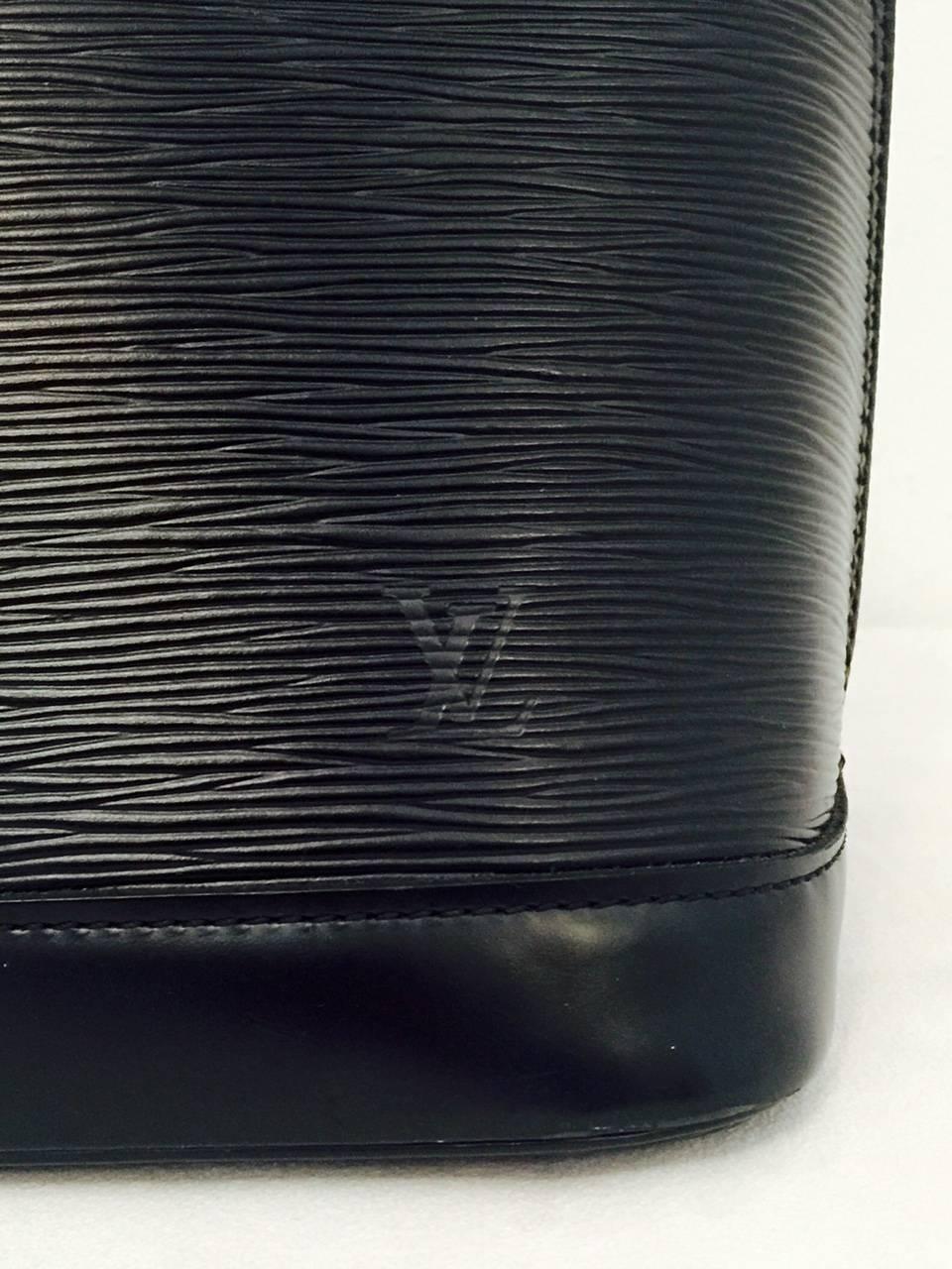 Luxurious Louis Vuitton Black Epi Alma PM Excellent Condition 1
