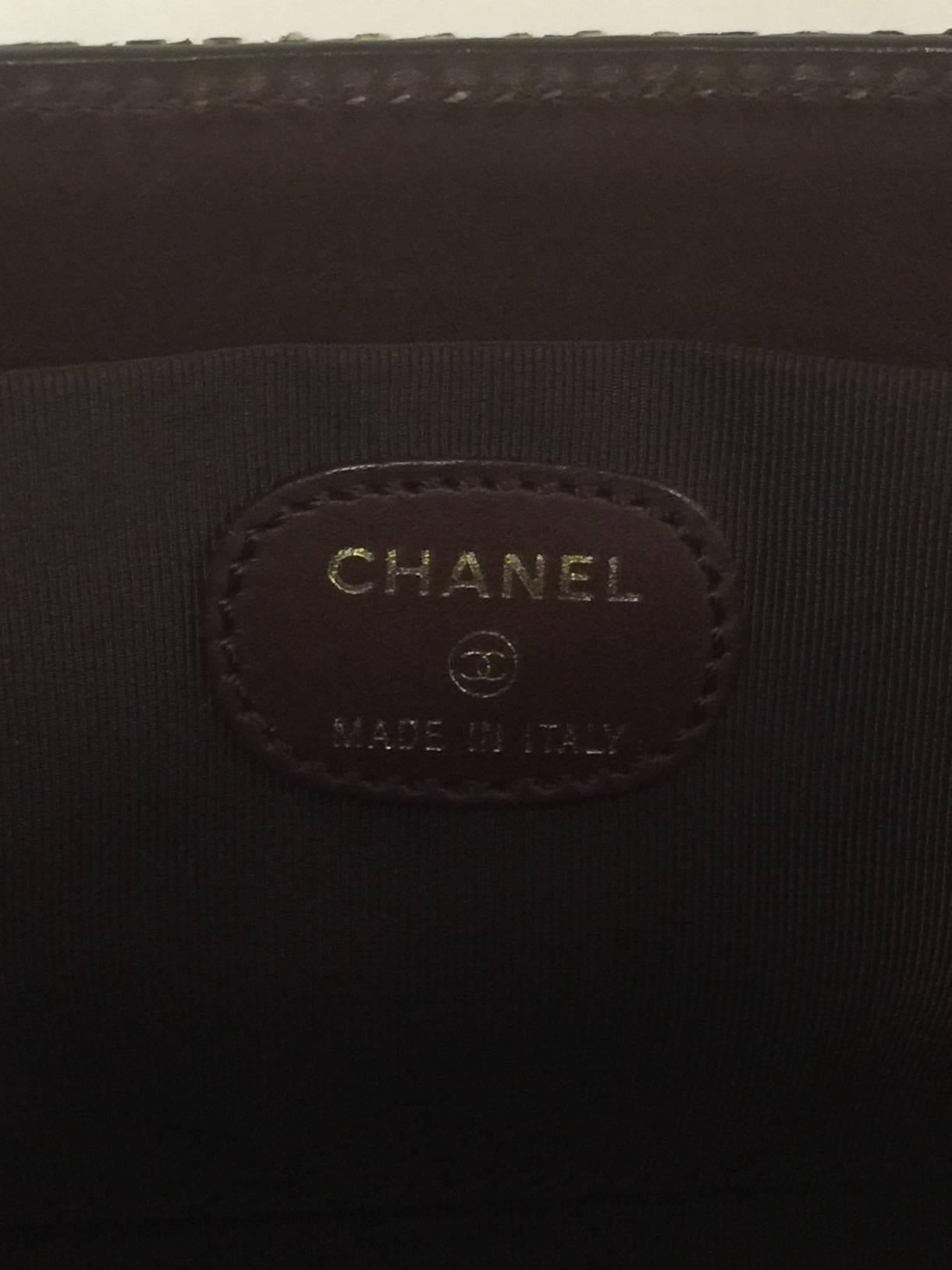 1990s Chanel Tan Raffia Clutch With Burgundy Leather and Fabric Interior 5
