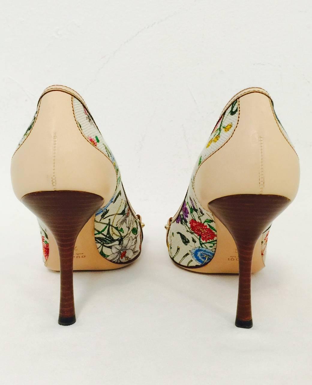 Beige Gucci Ivory Floral Print Fabric Pumps With Bamboo Bits and Wooden Heels 