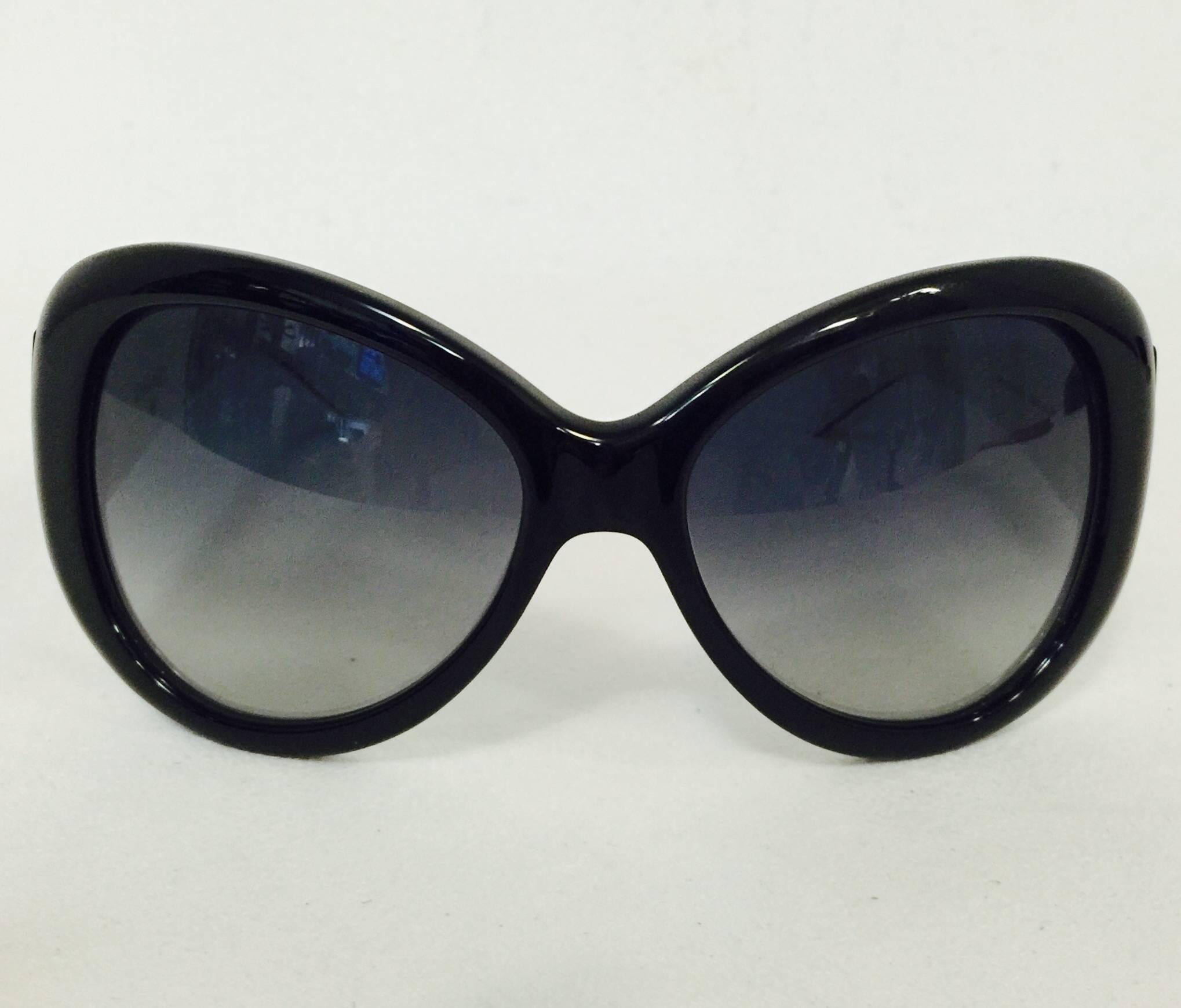 Chanel Oversize Black Sunglasses are feminine, glamorous, and oh, so stylish!  Features black outer frame, white inner frame and rounded, large lenses.  The finishing touch...pristine, white double 