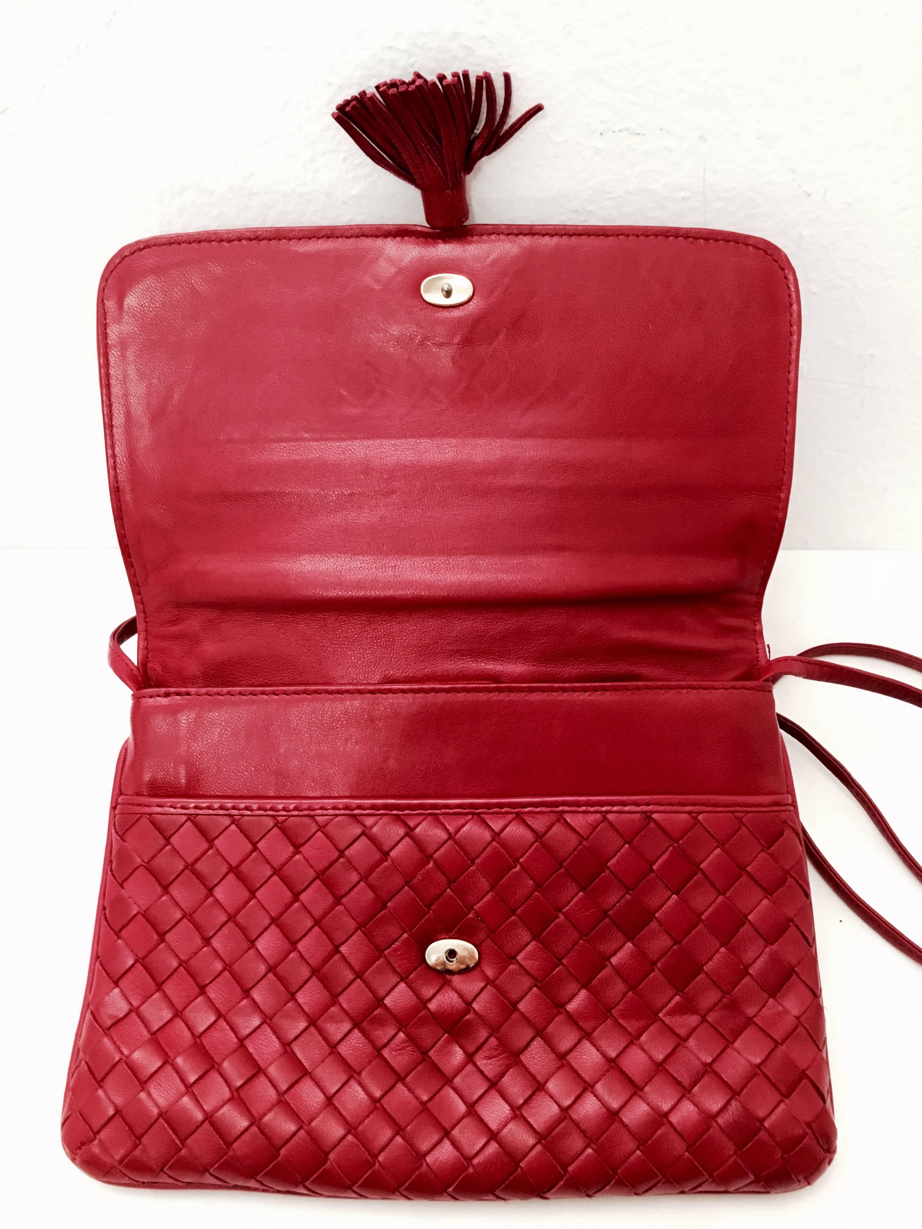 Women's Beautiful Bottega Veneta Red Convertible Intrecciato Crossbody/Clutch