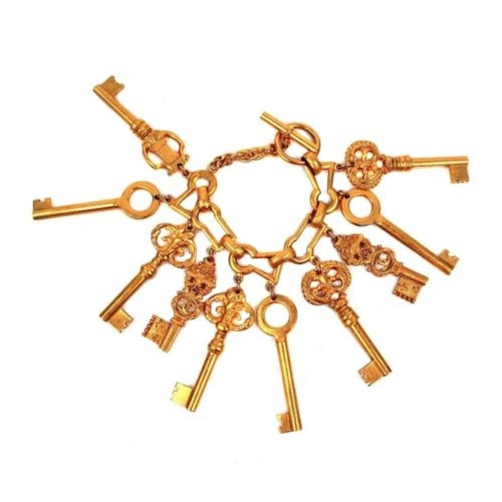 Collectible Chanel 1993 Spring Gold Tone Skeleton Key Charm Bracelet 