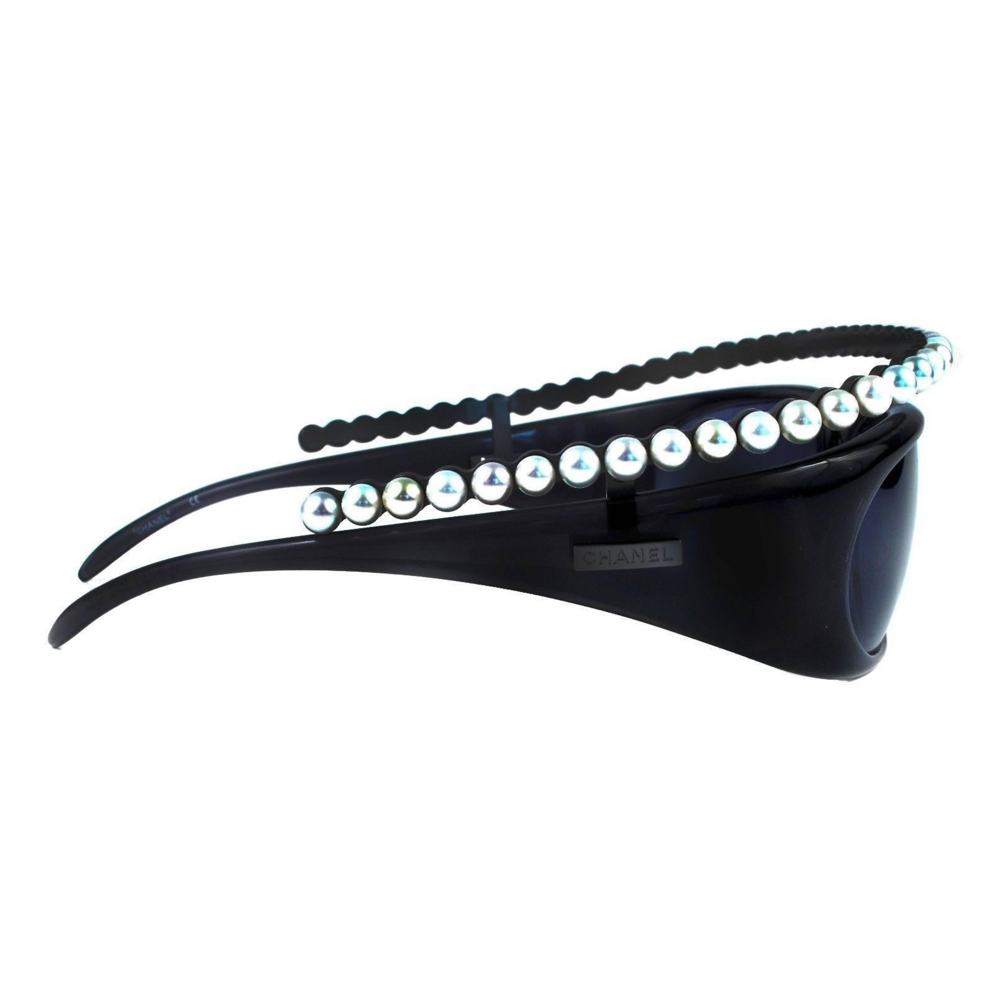 Rare Highly Collectible Chanel 2003 Black Wraparound Sunglasses With Pearls In Excellent Condition In Palm Beach, FL