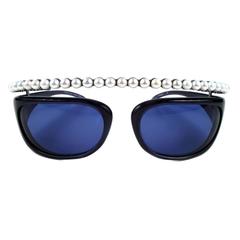 Seltenes Sammlerstück Chanel 2003 Schwarze Wraparound-Sonnenbrille mit Perlen