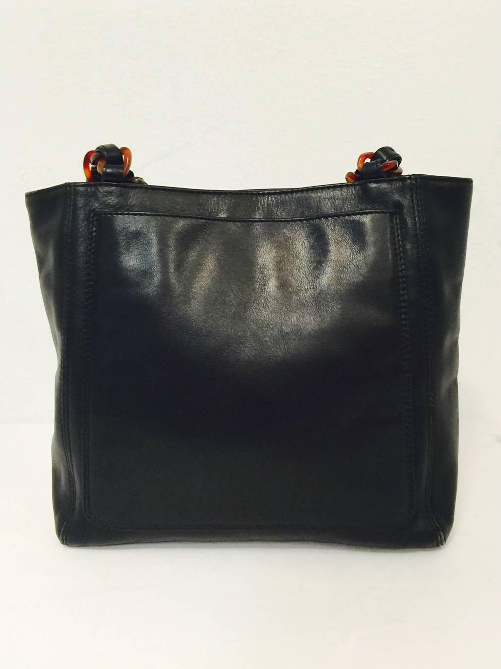 Kleine Chanel-Tasche aus schwarzem Lammleder mit in Leder verwobenen Schildpatt-Harzketten Damen
