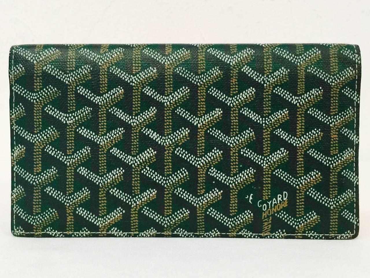 Goyard Green Goyardine Long Wallet is in Excellent Condition! No wonder these small leather goods are coveted the world over...by women AND men!  Features several card slots, cash compartments, and even a zippered compartment.  Smooth green and gold