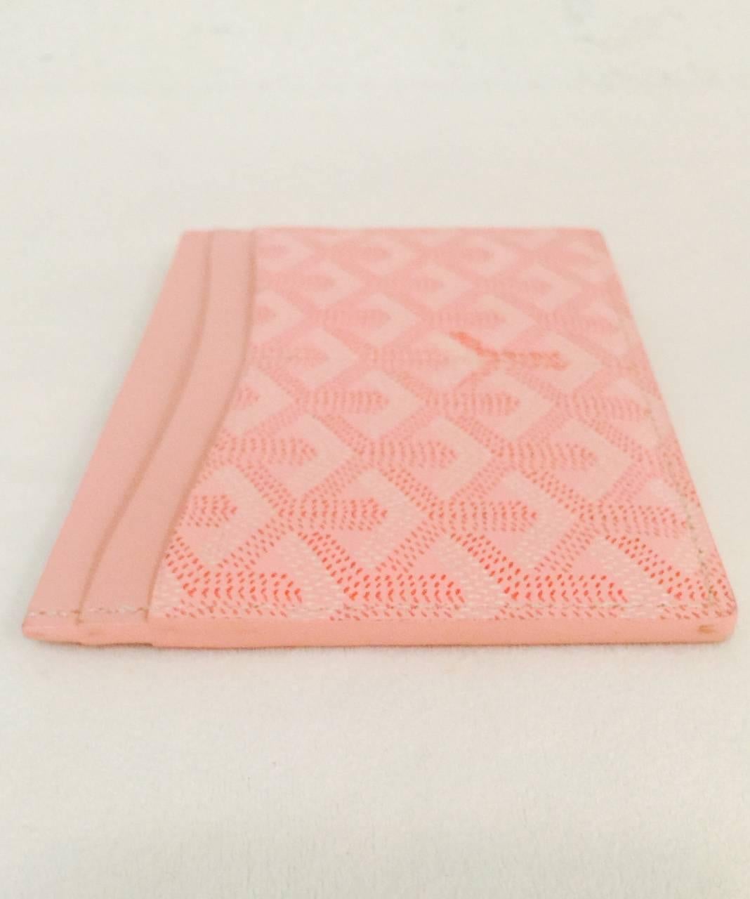 Goyard Goyardine Cardholder is a must for aficionados of this legendary brand.  
Features 