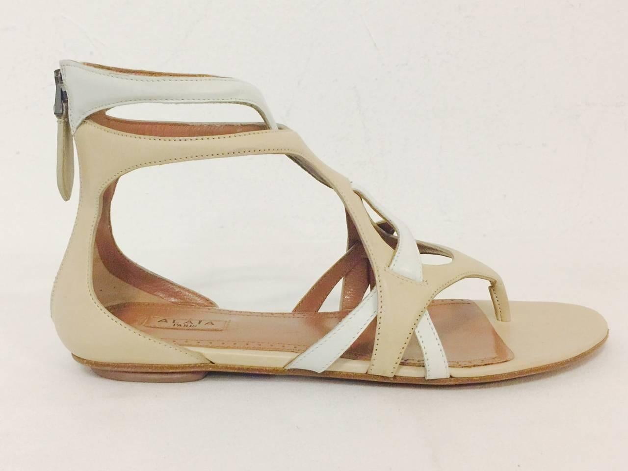 Azzedine Alaia Color Bocked Thong Sandals W Sculpted Vamps & Ankle Straps In New Condition For Sale In Palm Beach, FL
