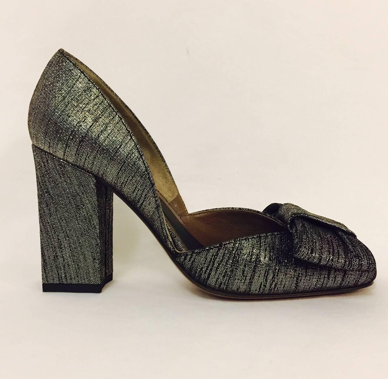 Marni New Black and Silver Metallic Suede Evening Pumps With Bow  In New Condition For Sale In Palm Beach, FL