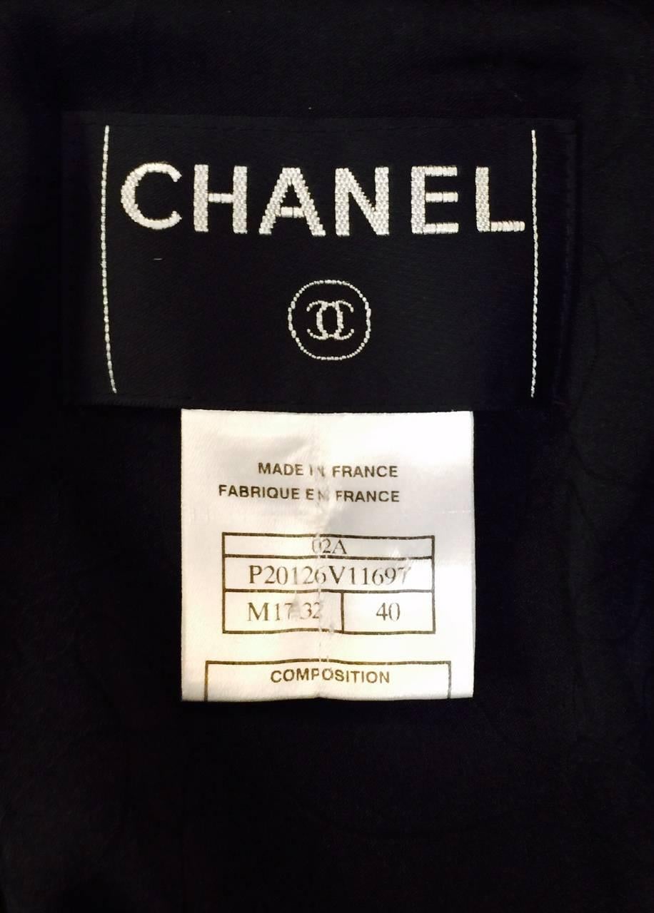 Chanel 2002 Fall Cropped Holiday Tweed Jacket W Matte & Shiny Sequin Trim For Sale 4