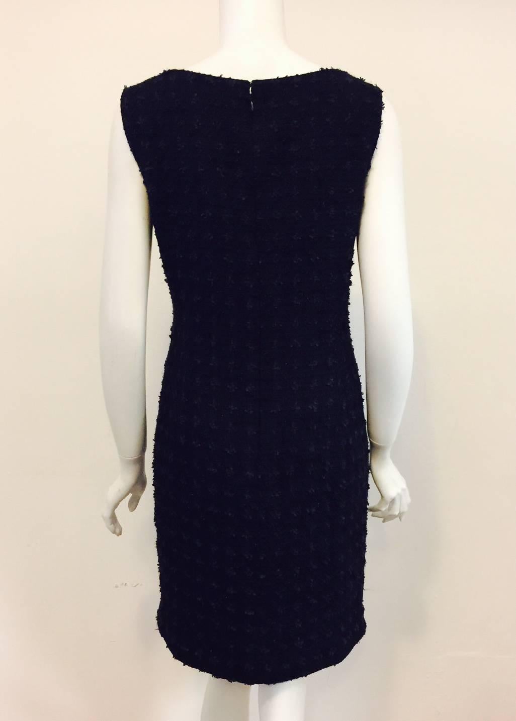 Oscar de la Renta Tweed Sleeveless Sheath Dress With Black Metallic Thread In Excellent Condition For Sale In Palm Beach, FL