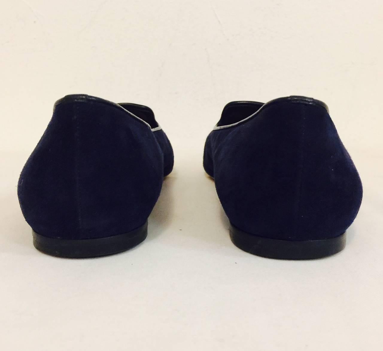 Alexander McQueen Midnight Blue Suede Slippers With Sequin Embroidered Skulls  In Excellent Condition In Palm Beach, FL