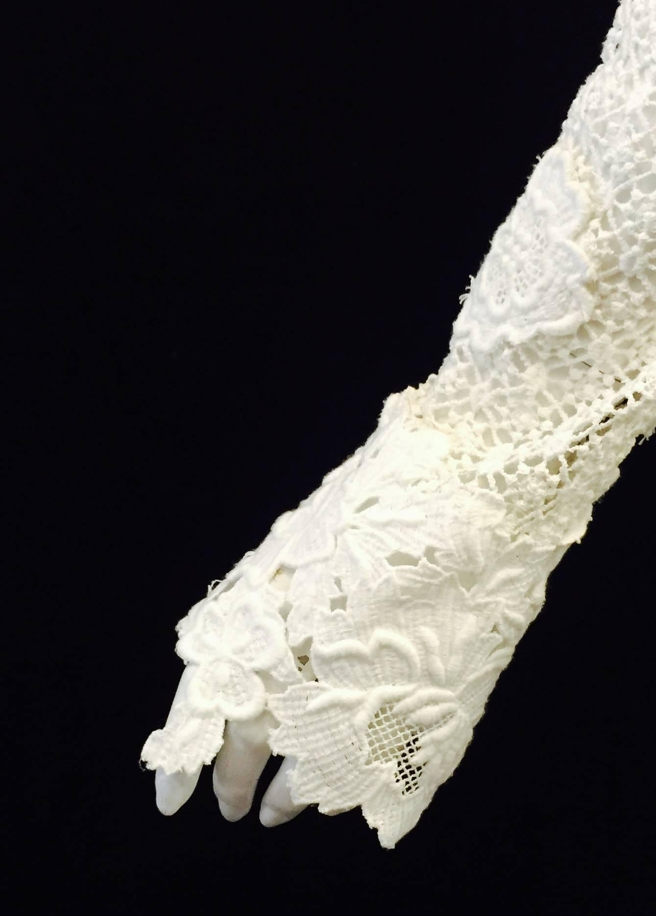 Oscar de la Renta Ivory Crochet Fitted Jacket With Floral Applique Trim  1