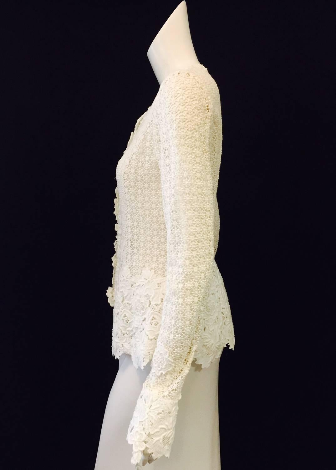 Oscar de la Renta Ivory Crochet Fitted Jacket With Floral Applique Trim  In Excellent Condition In Palm Beach, FL