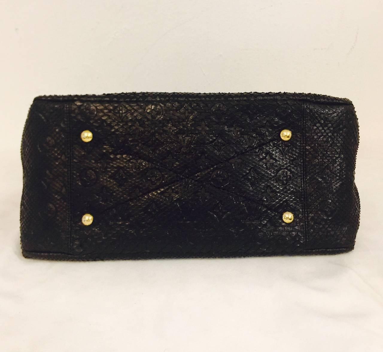 Limited Edition Black Louis Vuitton Python Empriente Artsy MM Bag Excellent  In Excellent Condition In Palm Beach, FL