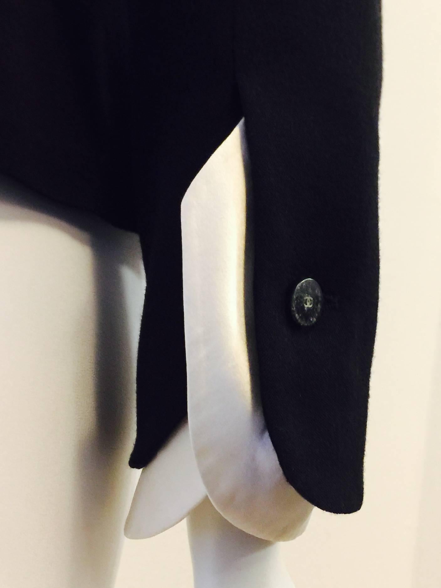 Women's Chanel Black Wook Fitted Jacket With Removable White Silk Collar and Cuffs 36 For Sale