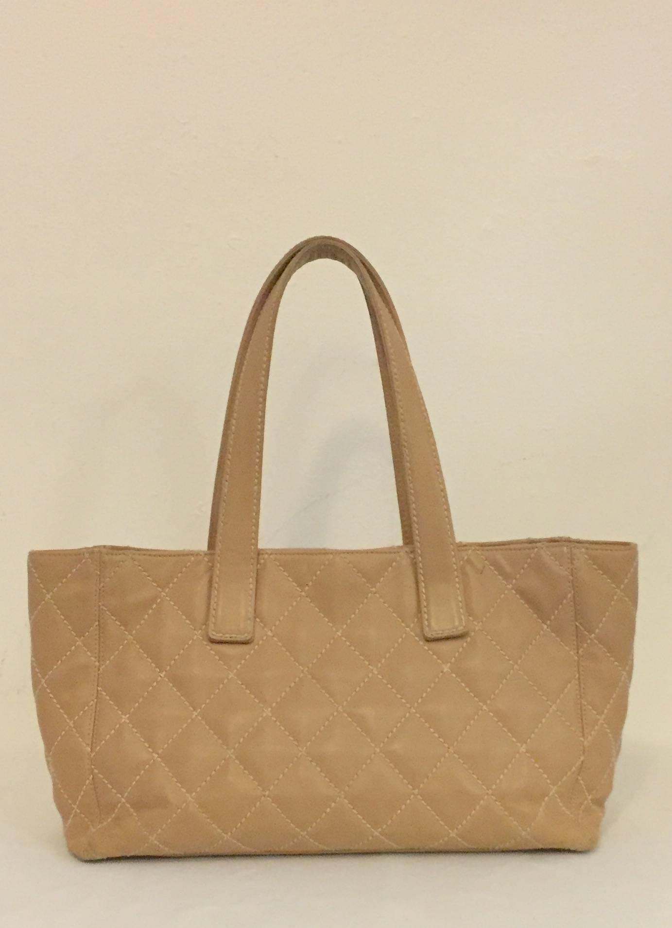 Women's Chanel Tan Diamond Quilted Leather Tote W Contrast Stitching Serial 8068065