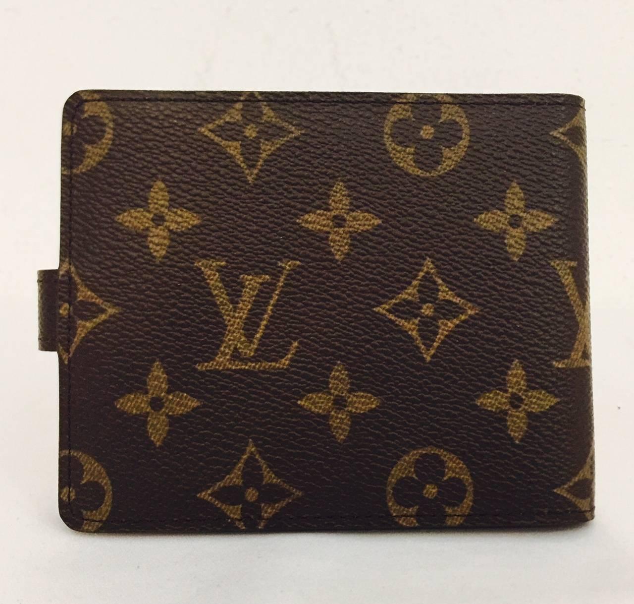 Limited Edition Men's Vogue and Louis Vuitton wallet is highly collectible and truly worthy of Vogue and Vuitton's archives!  Crafted specifically as part of MoMa's Film Benefit (2008) this wallet features Vuitton's iconic monogram canvas and