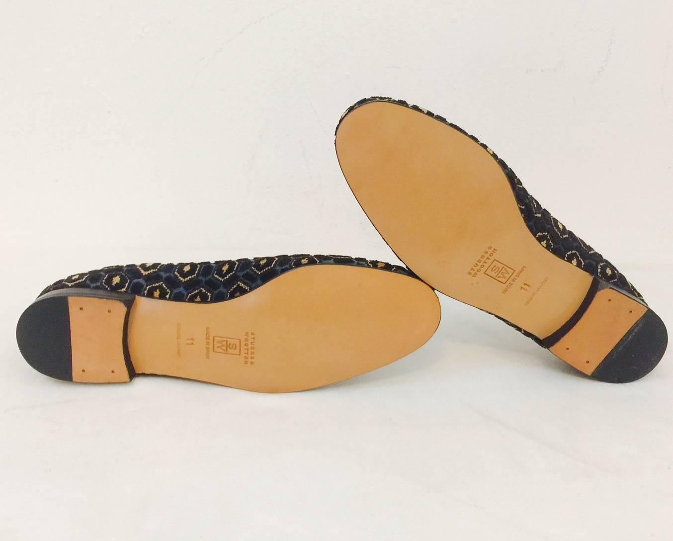 Stubbs & Wootton Black, Blue and Gold Velvet Hexagonal Burnout Slippers  In Excellent Condition In Palm Beach, FL