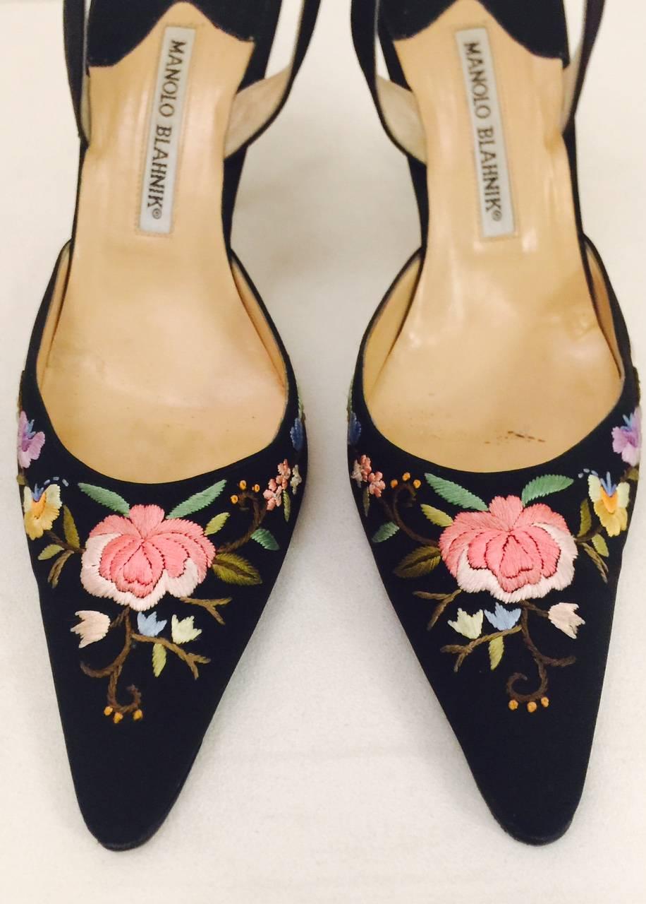 Manolo Blahnik Embroidered Black Silk Evening Slingback High Heels In Good Condition In Palm Beach, FL