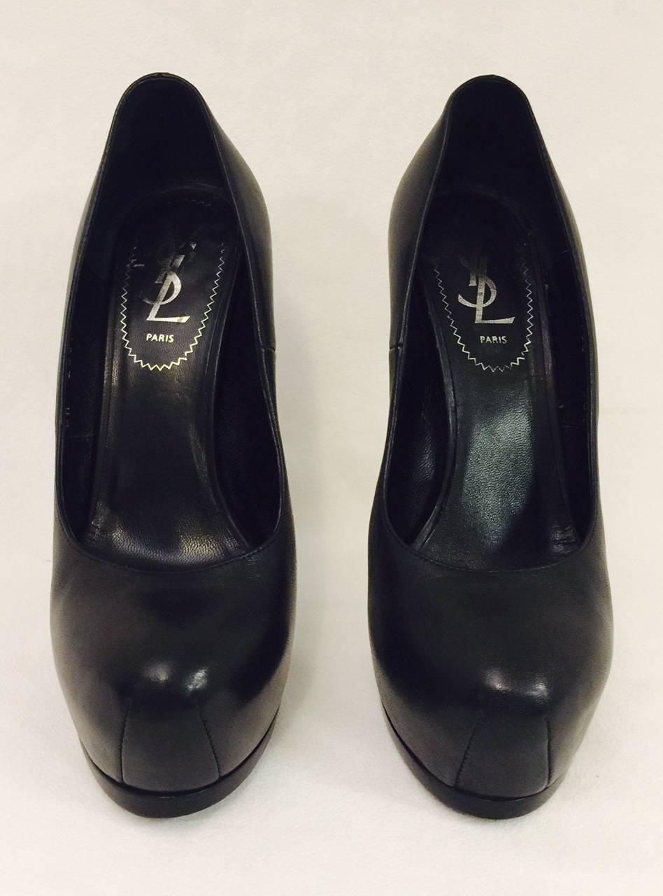 Yves Saint Laurent Black Leather High Heel Pumps With Covered Platforms In Excellent Condition For Sale In Palm Beach, FL