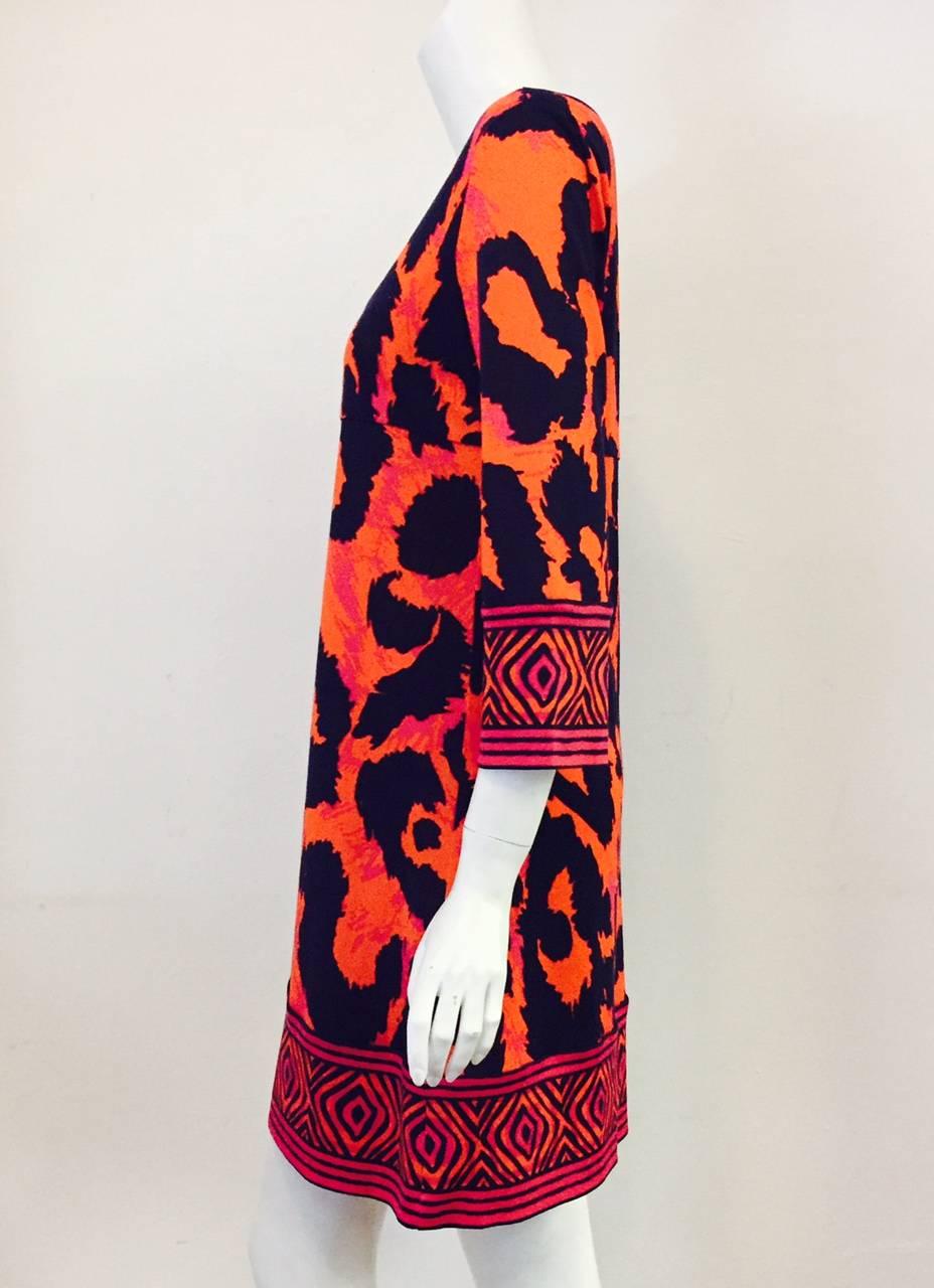 Diane von Furstenberg Vintage Abstract Print Silk Stretch Shift With Banded Trim In Excellent Condition For Sale In Palm Beach, FL