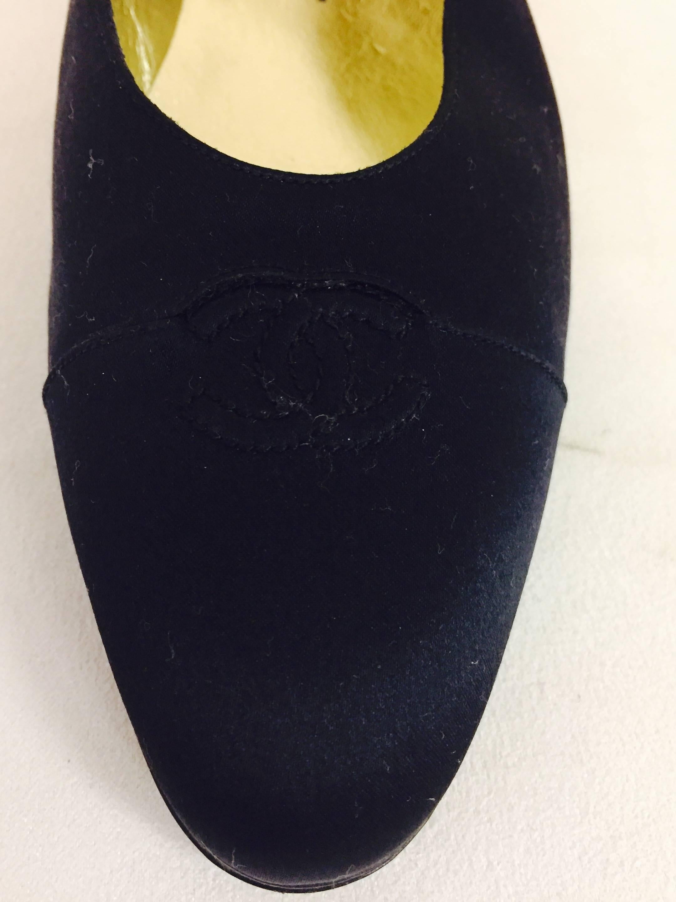 Coveted Chanel Black Satin Pumps w/Cap Toes and Metallic Gold Leather Lining In Excellent Condition In Palm Beach, FL