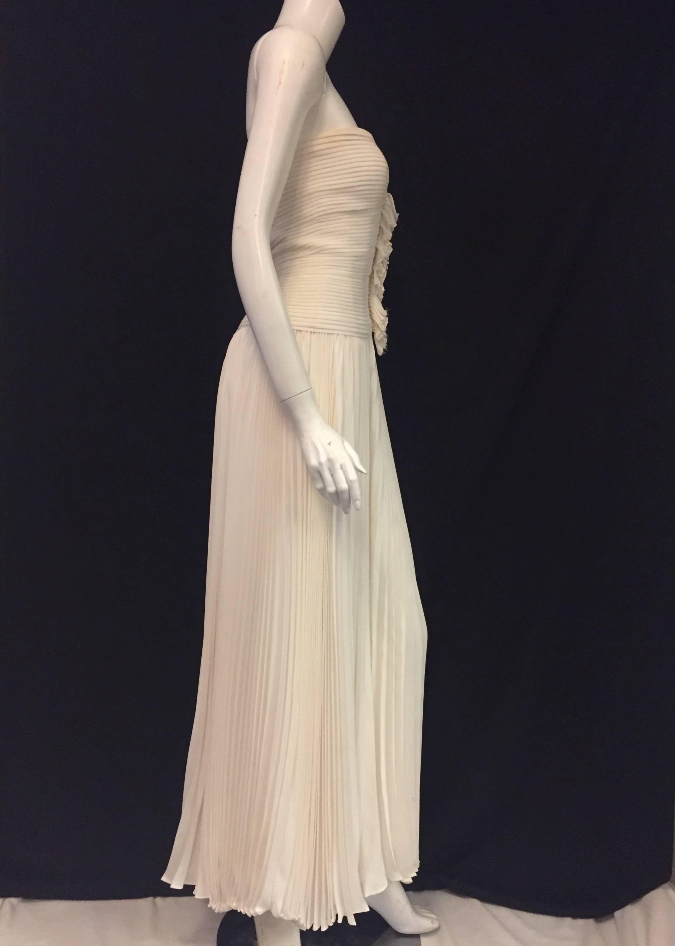 Beige Oscar de la Renta Ivory Accordion Pleated Strapless Evening Gown For Sale