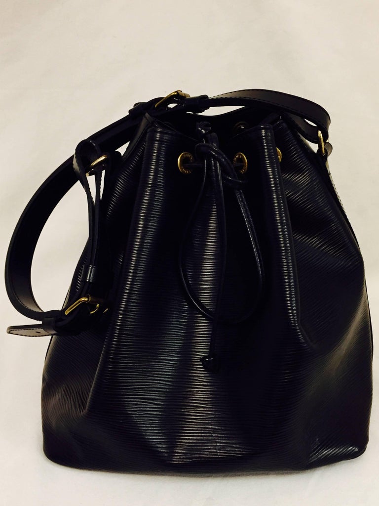 Lavish Louis Vuitton Epi Petit Noe Black Bucket Bag Serial A20972 at 1stdibs
