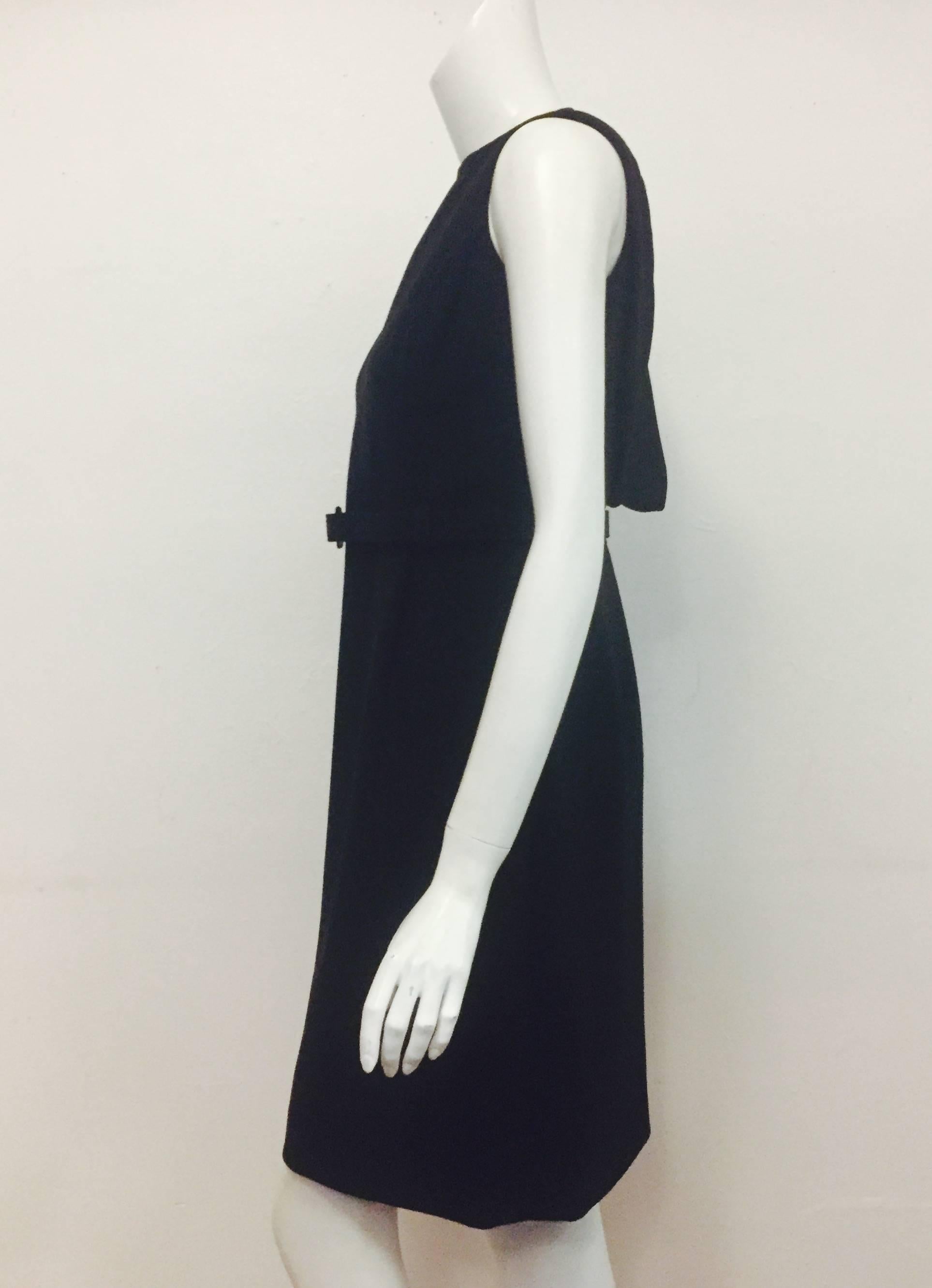  Oscar de la Renta's Little Black Wool Dress With Alluring Low Back In New Condition For Sale In Palm Beach, FL