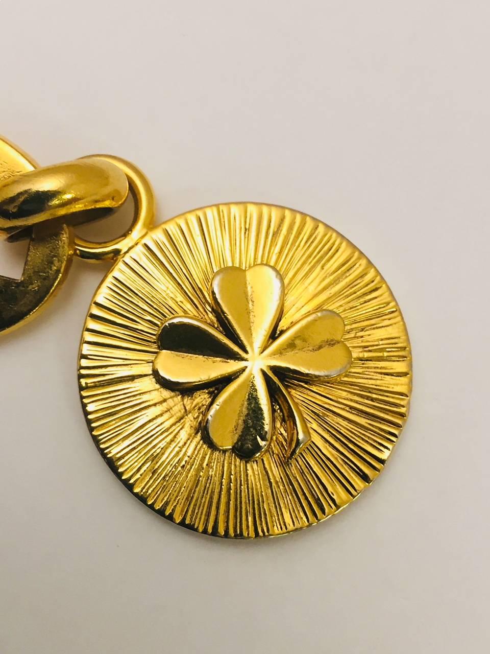 Orange Charming Chanel 25 Collection Goldtone Link Belt with Four Leaf Clover Medallion