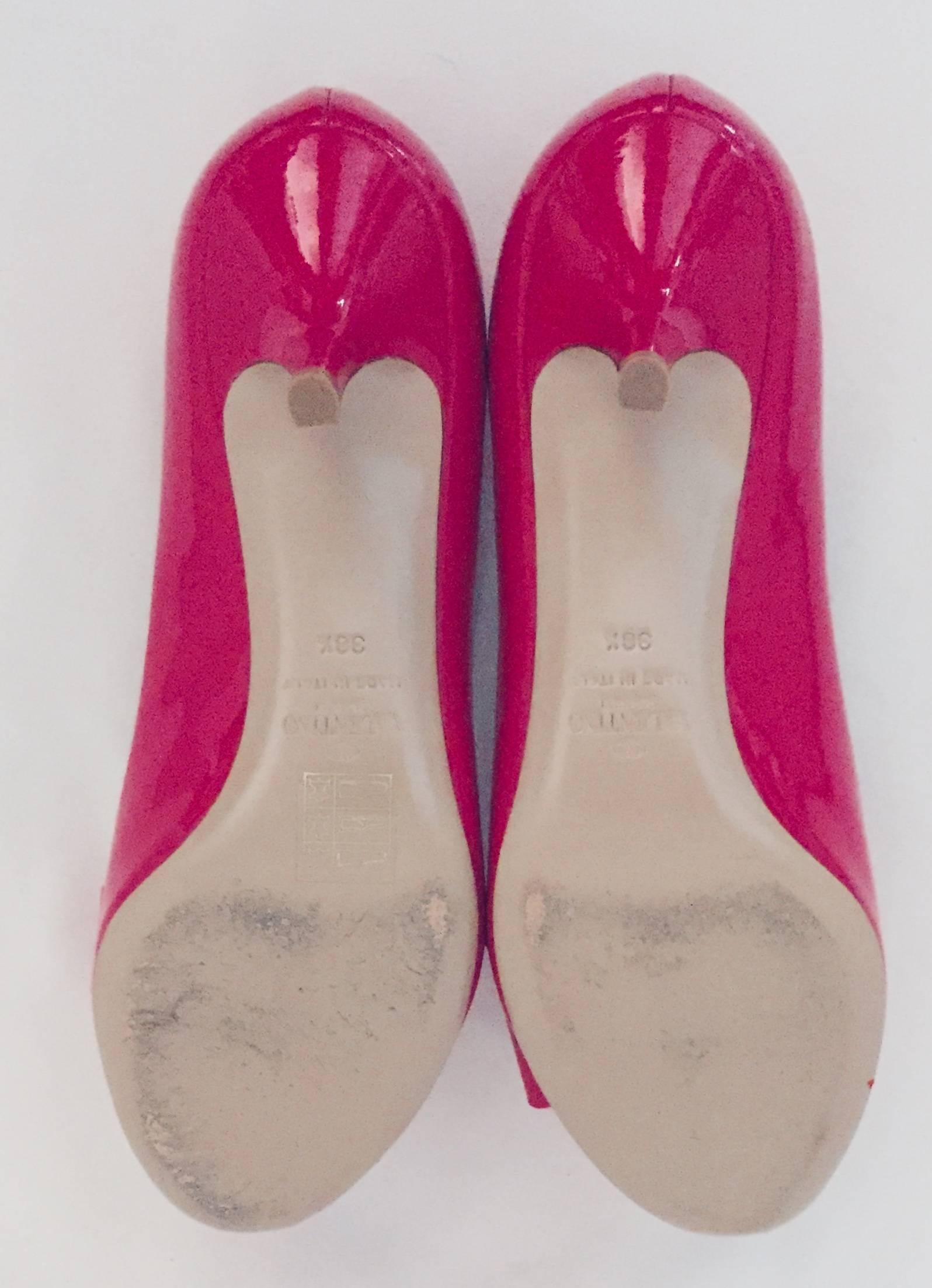 Valentino Fuchsia Patent Leather Peep Toe Low Pumps With Bows In Excellent Condition In Palm Beach, FL