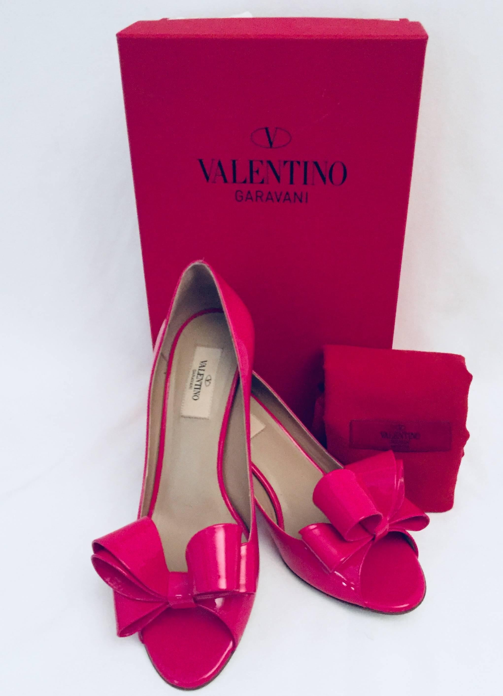 Pink Valentino Fuchsia Patent Leather Peep Toe Low Pumps With Bows