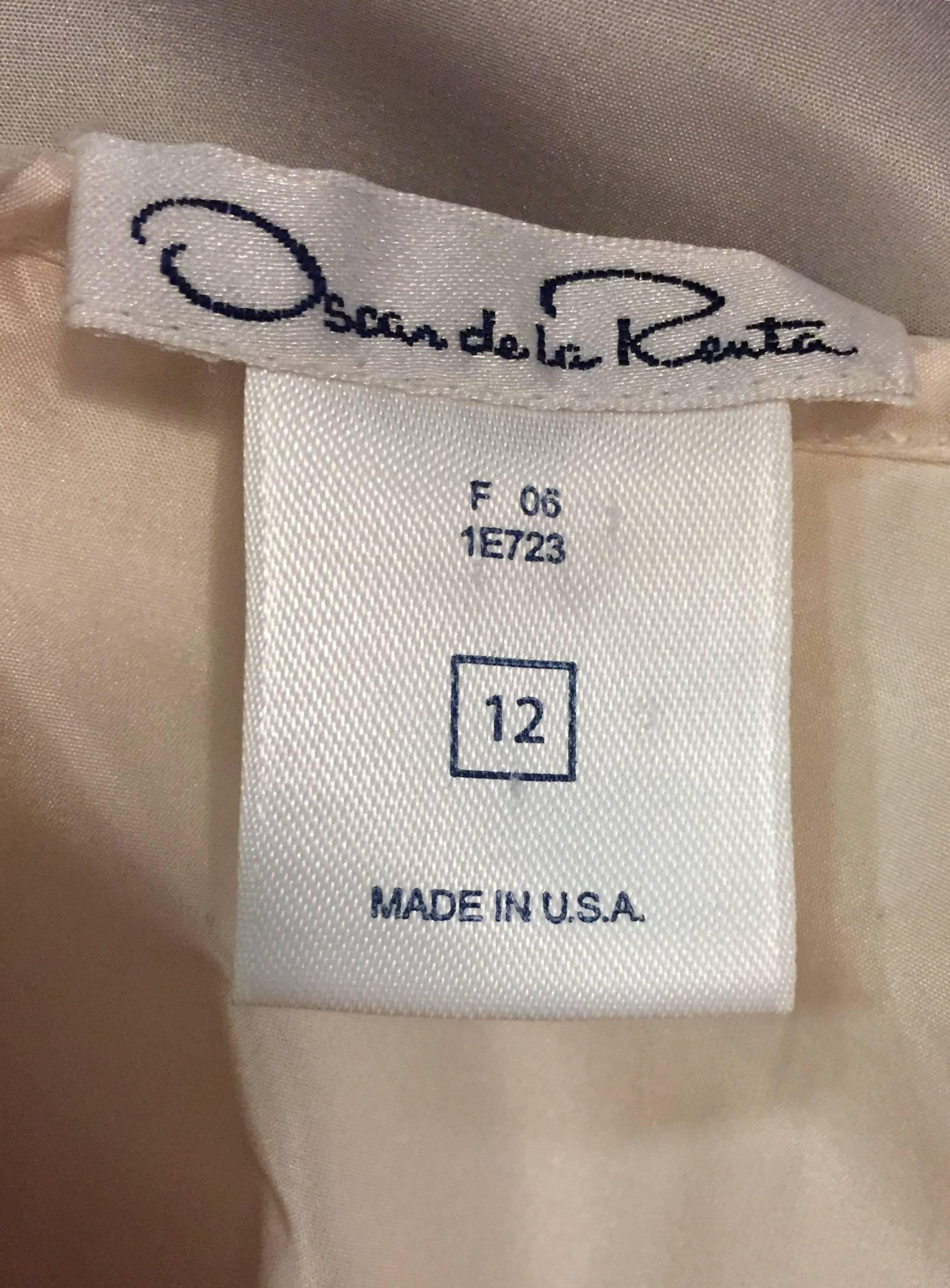 Oscar de la Renta Ivory Silk Taffeta Blouse W Tiered Pleated Collar and Cuffs In Excellent Condition For Sale In Palm Beach, FL
