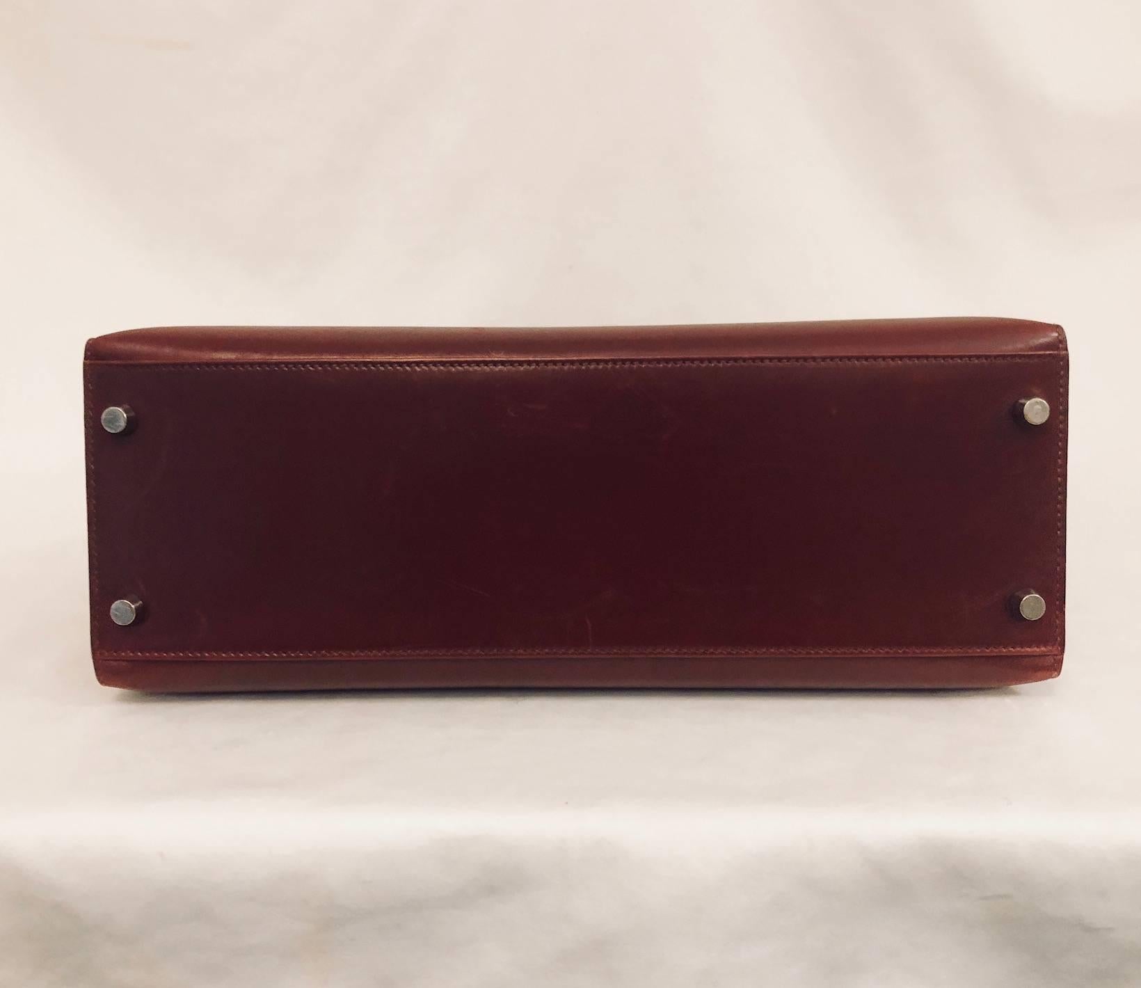 2000 Hermès Kelly Sellier 32 Bordeaux Box Calf PHW  In Excellent Condition In Palm Beach, FL