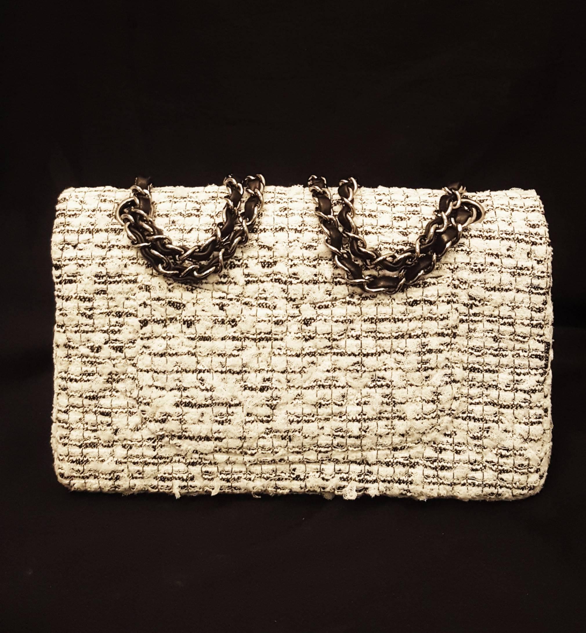Chanel Garden Charm 2.55 Double Flap White & Black Tweed Shoulder Bag  In Excellent Condition In Palm Beach, FL