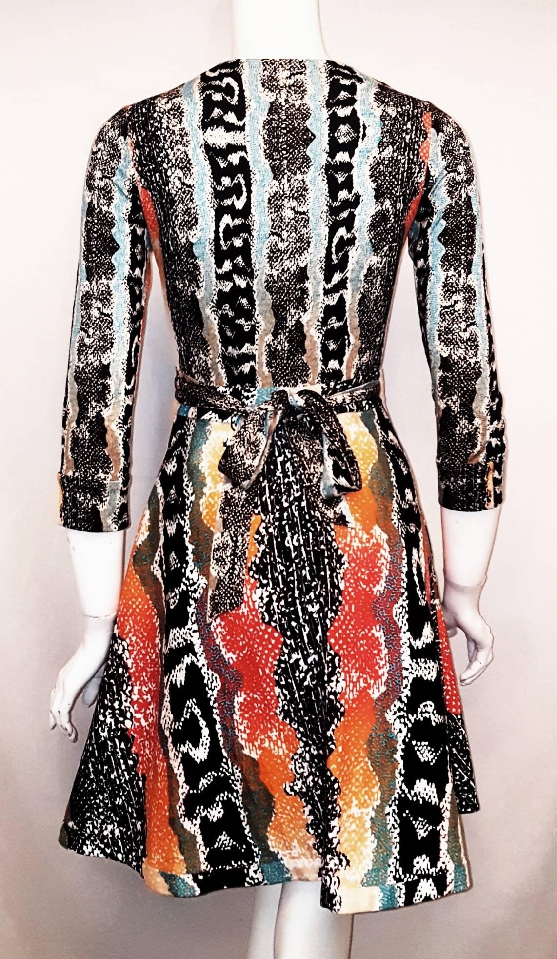 Diane von Furstenberg Classic Wrap Dress Multicolor Print Dress 3/4 Sleeves  In Excellent Condition In Palm Beach, FL